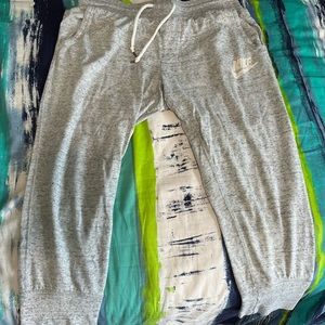 Nike Capris Joggers